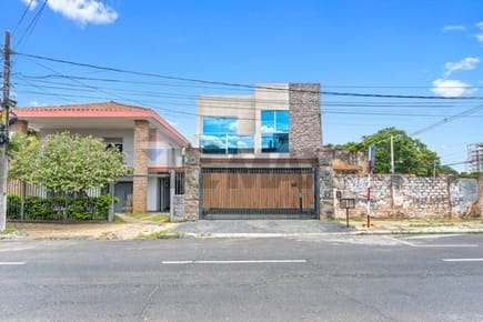 Vendo Casa de 3 Habitaciones cerca del estadio Defensores del Chaco 