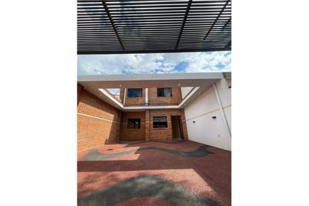 Duplex en cuatro mojones 
