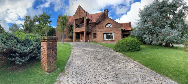 Oportunidad en Colonia del Sacramento | Espectacular Casa en Zona Residencial | Bajó de Precio!