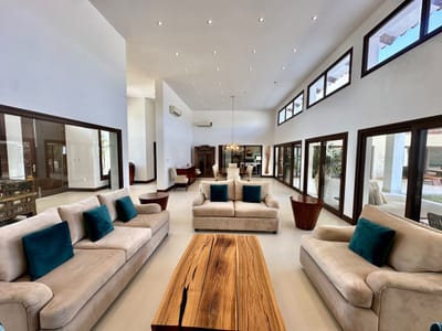 CASA DE LUJO EN ALQUILER - URUBO 