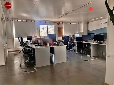 GRAN CASONA EMPRESA800MTS2EDIF.15 DORMITORIOS 2 SALAS , FONDO LIBRE CON CAPACIDAD PARA 16 VEHÍCULOS  SE PUEDE INSTALAR ASCENSOR. GRAN POTENCIAL , SE PUEDE AMPLIAR 750mts2 MÁS .