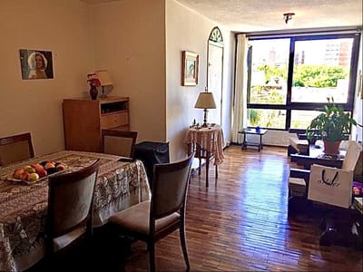 CORDÓN SUR.Apartamento al frente,muy buen estado, por ascensor.Consta de living comedor gran ventanal al piso.2 Dormitorios.Cocina definida. Terraza de servicio.1 Baño completo. Bueno!!!!