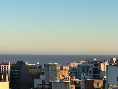 CORDON. IDEAL INVERSORES. SUPER ALQUILABLE! SOBRE 18 DE JULIO CERA SUR . MONO DE MUY BUEN METRAJE( 35 MTS2 )SUPER  LUMINOSO EN PISO 12. , CON VISTA PANORÁMICA DE CIUDAD Y DEL RÍO . PORTERÍA.