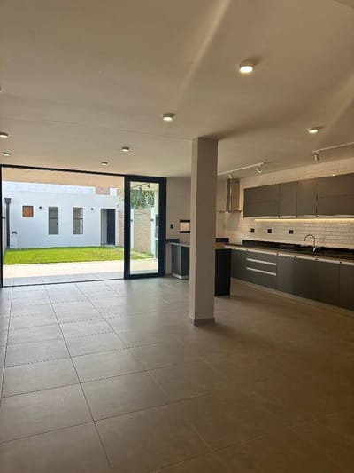 EN VENTA – 4 DÚPLEX CON RENTA ACTIVA EN LOMA MERLO, LUQUE