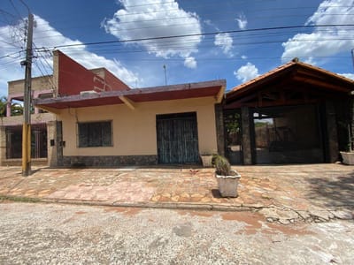 VENDO CASA DE 4 DORMITORIOS EN VILLA ELISA - BARRIO VILLA BONITA