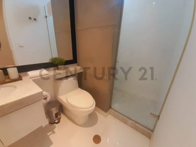 SE VENDE AMPLIO DUPLEX EN MIRAFLORES