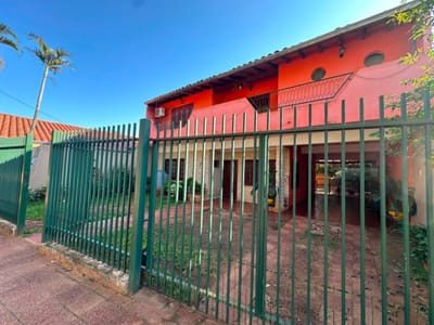 VENDO CASA EN DOS PLANTAS DE 4 DORMITORIOS EN LUQUE - BARRIO AMERICA