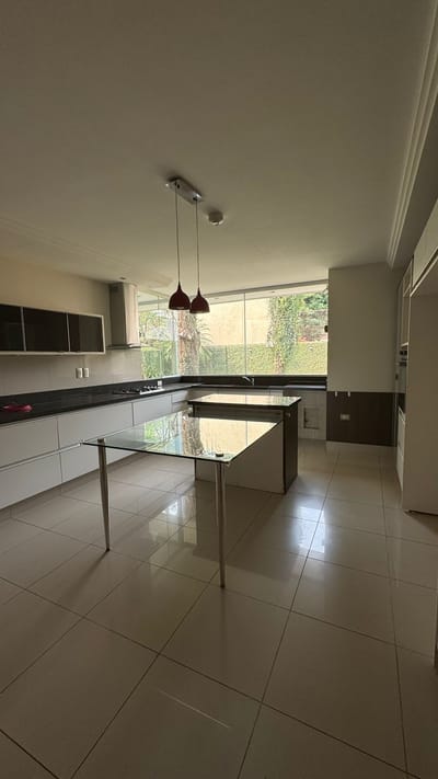 ALQUILO AMPLIA RESIDENCIA EN 