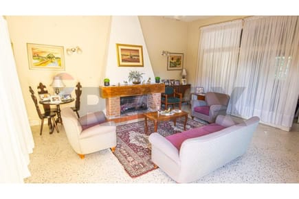 VENDO AMPLIA CASA EN SAJONIA 846 M2