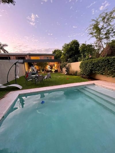 VENDO CASA MODERNA EN BARRIO SALVADOR DEL MUNDO
