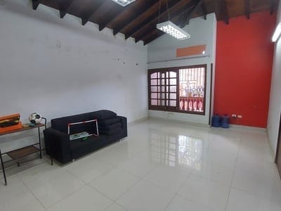 VENDO AMPLIA PROPIEDAD EN SAN LORENZO 
