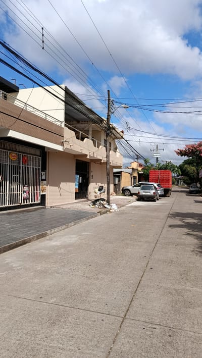 CASA COMERCIAL CON 20 HABITACIONES Y TINGLADO MULTIFUNCIONAL PARA NEGOCIO 