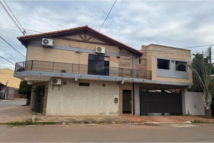 Vendo casa con salones comerciales - Fernando de la Mora 