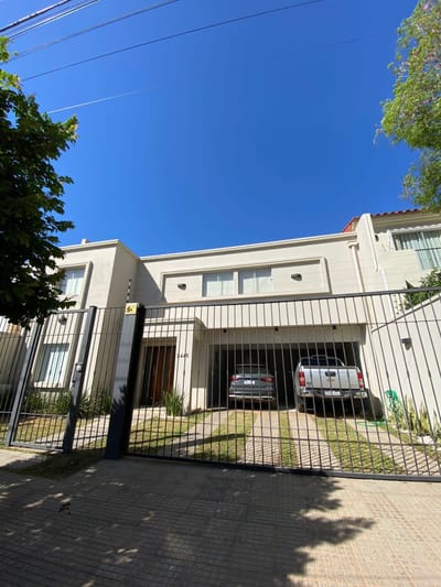 HERMOSA CASA MINIMALISTA DE 4 DORMITORIOS C/ PISCINA 