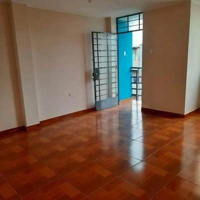Vista Calle. Balcón . 3 Dormitorios. 86m2