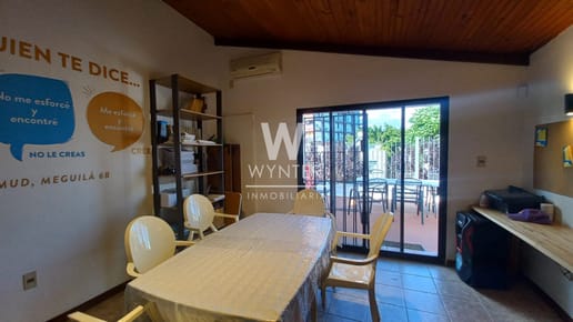 CASA EN VENTA, CON RENTA. POCITOS