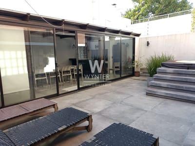 APARTAMENTO EN VENTA SOBRE RAMBLA GANDHI 4 DORMITORIOS. PATIO. BARBACOA