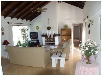 Casa muy cómoda en Cantegril de 3 dormitorios y dependencia de servicio