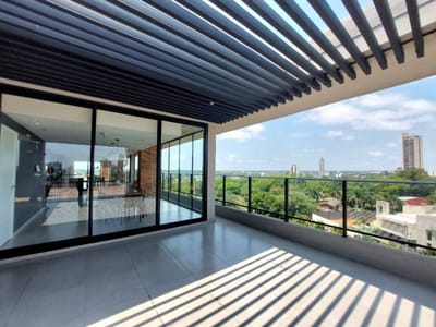 EN VENTA - DEPARTAMENTO DE 3 DORMITORIOS CON PATIO PRIVADO EN EL URBAN YKUA SATI
