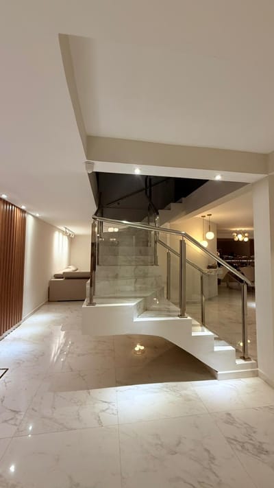  EN VENTA – RESIDENCIA MODERNA AMOBLADA EN BARRIO LOS LAURELES