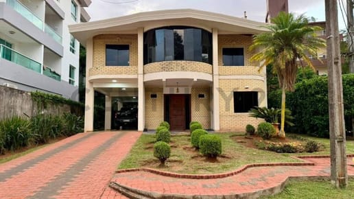 Vendo propiedad en zona Comercial en Parana Country Club-Hernandarias