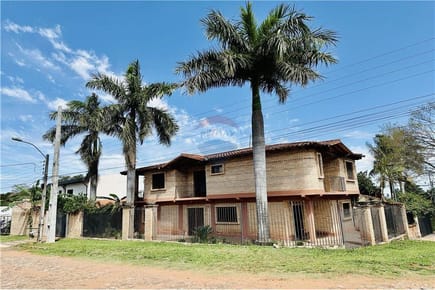 CASA EN ESQUINA – BARRIO SAN ANTONIO - LAMBARÉ