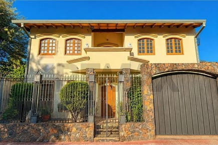 Casa amplia en Distrito Trinidad