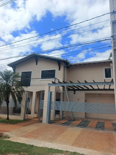 Vendo Casa Duplex en 4to Barrio Luque