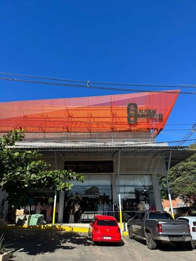 ALQUILO SALÓN COMERCIAL EN GALERÍA AMISTAD