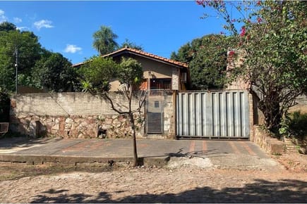VENDO CASA EN LAMBARÉ