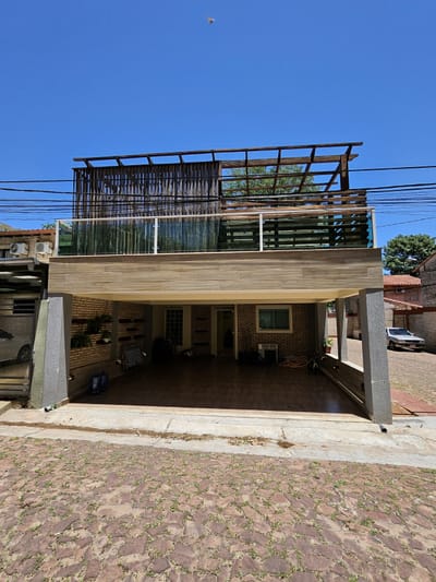 VENDO DUPLEX EN LAMBARE - BARRIO CERRADO