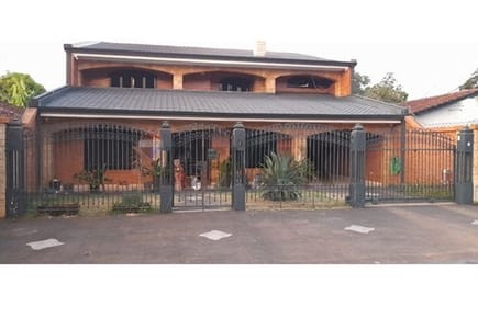 Casa de 5 habitaciónes con Piscina en San Lorenzo 