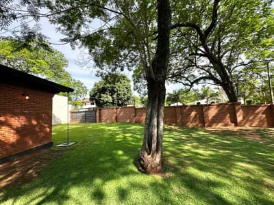 En venta casa quinta en Lambare zona Yacht