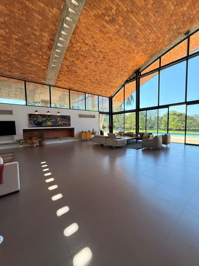 RESIDENCIA DE LUJO EN SURUBI’I – MARIANO ROQUE ALONSO