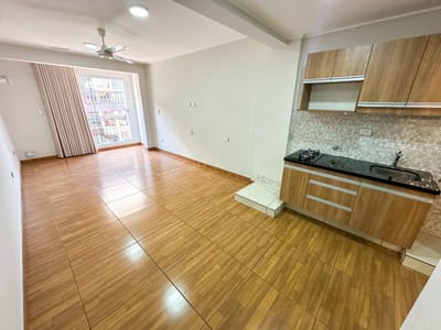 Monoambiente con balcon en alquiler - Zona Centro