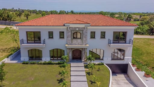 CASA EN VENTA EN CONDOMINIO URUBO GOLF