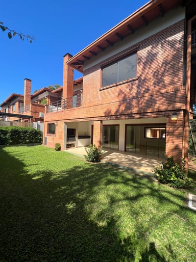 ALQUILO HERMOSA RESIDENCIA EN CONDOMINIO CERRADO LOS LAURELES.