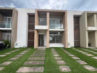 CASA EN VENTA – 4 DORMITORIOS | ZONA NORTE