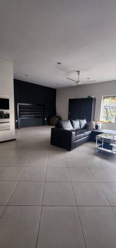 VENDO AMPLIA RESIDENCIA FAMILIAR EN BARRIO SANTA MARIA 