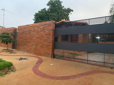 *VENDO HERMOSA CASA CON PISCINA EN CAPIATÁ*
