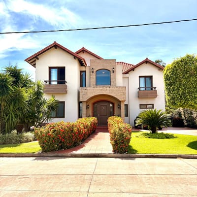 CASA EN ALQUILER - URUBO GOLF 