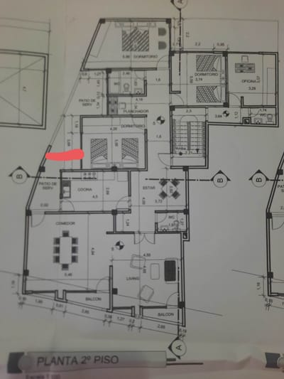 Edificio de 6 pisos mas 3 tiendas 