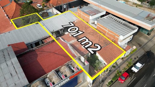 CASA EN VENTA A PRECIO DE TERRENO SOBRE AVENIDA
