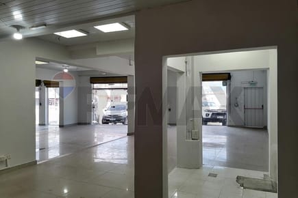 Local Comercial en Alquiler sobre Avda.E.Ayala