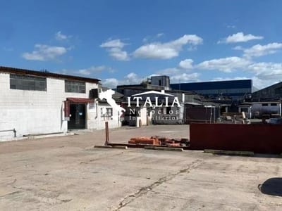 Predio 8000 M2 Con Salida A 2 Calles Todo Hormigon, Galpones, Oficinas, Showroom