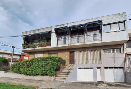PH EN PLANTA BAJA, 2 DORMITORIOS, JARDÍN, GARAJE Y BOX – PARQUE BATLLE 