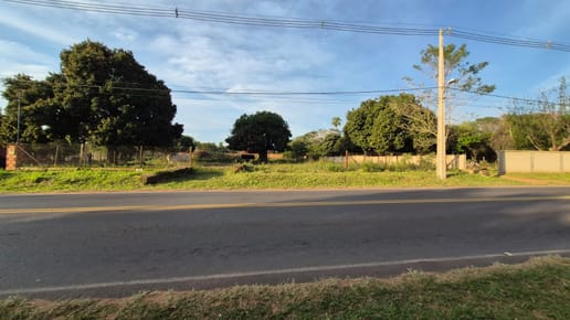 Gran terreno en esquina en Ypané – 1.691 m²