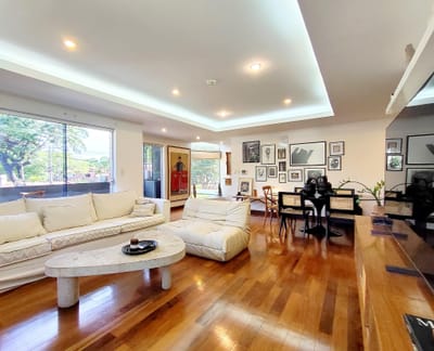 C.L. Vendo exclusivo semipiso en Villa Morra