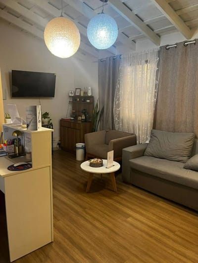 Hermosa casa a estrenar en zona Hipódromo, en esquina con asfalto