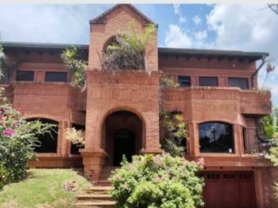 VENDO CASA DE LUJO!! En Villa Morra